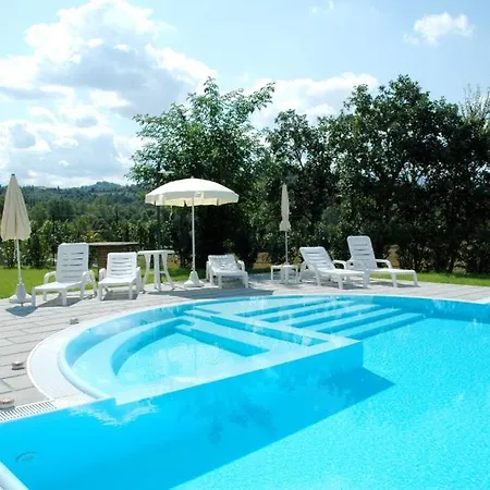Popoltaio-schiacciato Sleeps 6 Pool T762672 * Ravigliano
