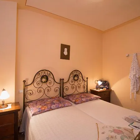 Popoltaio-schiacciato Sleeps 6 Pool T762672 Ravigliano