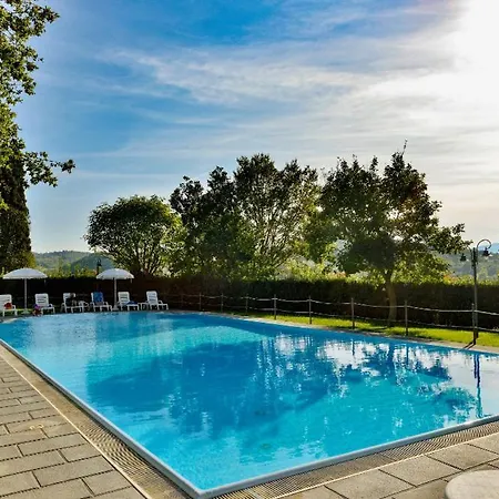 Popoltaio-schiacciato Sleeps 6 Pool T762672 Ravigliano