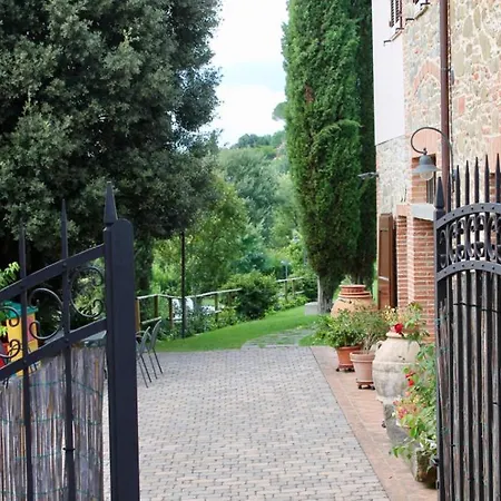 Апартаменты Popoltaio-schiacciato Sleeps 6 Pool T762672 Ravigliano