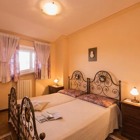 Popoltaio-schiacciato Sleeps 6 Pool T762672 * Ravigliano
