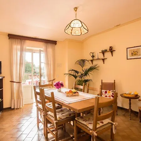 Апартаменты Popoltaio-schiacciato Sleeps 6 Pool T762672 Ravigliano